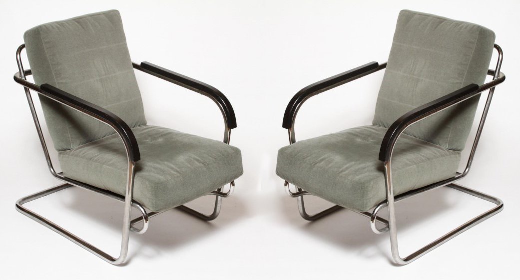 KEM Weber Manner Chrome Art Deco "Springer" Chairs: Pair of KEM Weber-manner Art Deco "springer" club chairs of streamlined cantilevered form, with tubular chrome frames, pearl gray velour-upholstered seats and backs, and ebonized wood arm rests. 31" H
