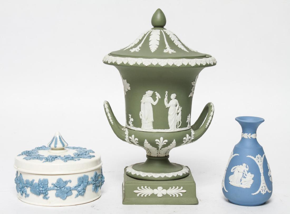 Wedgewood Jasperware Urn & Vase & Queensware Box 3 (1 of 14)