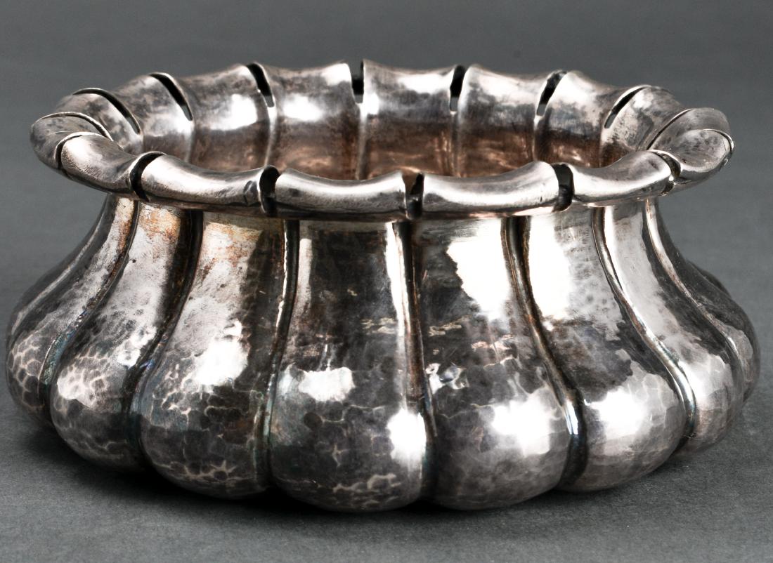Mario Buccellati Italian Sterling Hammered Bowl: Mario Buccellati Italian sterling silver hammered round bowl, marked underside "Italy 925 Mario Buccellati SRL." 1.75" H x 4.75" diameter. Approx: 7.88 ozt.