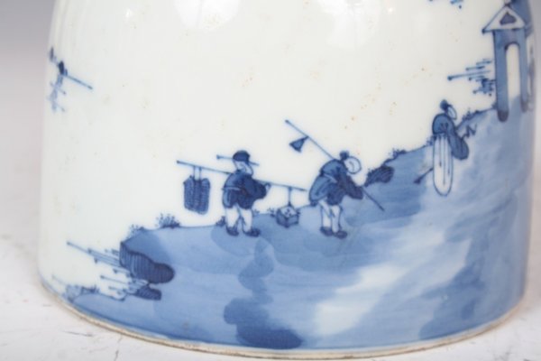 19th C Chinese Blue and White Porcelain Vase - 3