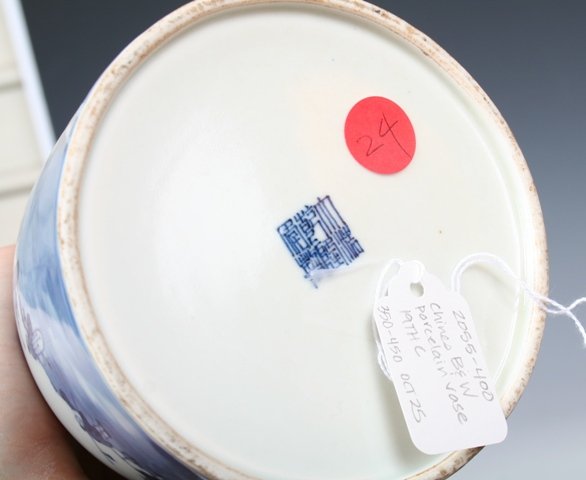 19th C Chinese Blue and White Porcelain Vase - 7