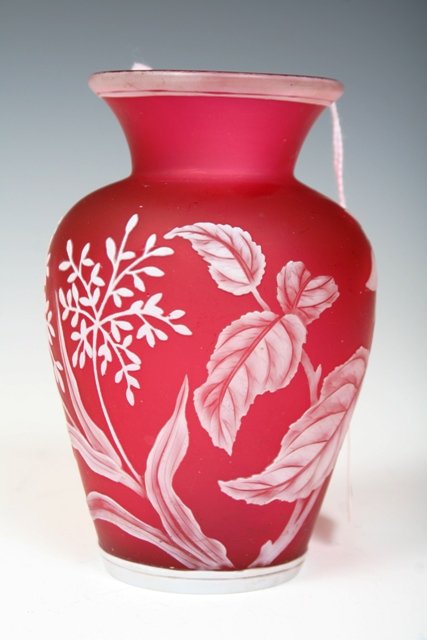 Thomas Webb Cameo Vase: Thomas Webb Cameo Vase. This vase measures 4.5" in height.