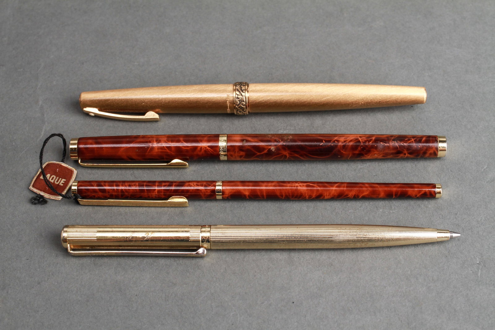 Fountain Pens & Ballpoint Pens Group of 4: Group of four fountain pens and ballpoint pens, comprising a Laque fountain pen and ballpoint pen set, a Schaefer gold-tone fountain pen with14K gold nib, and an Elysee W. Germany gold-tone ballpoint 
