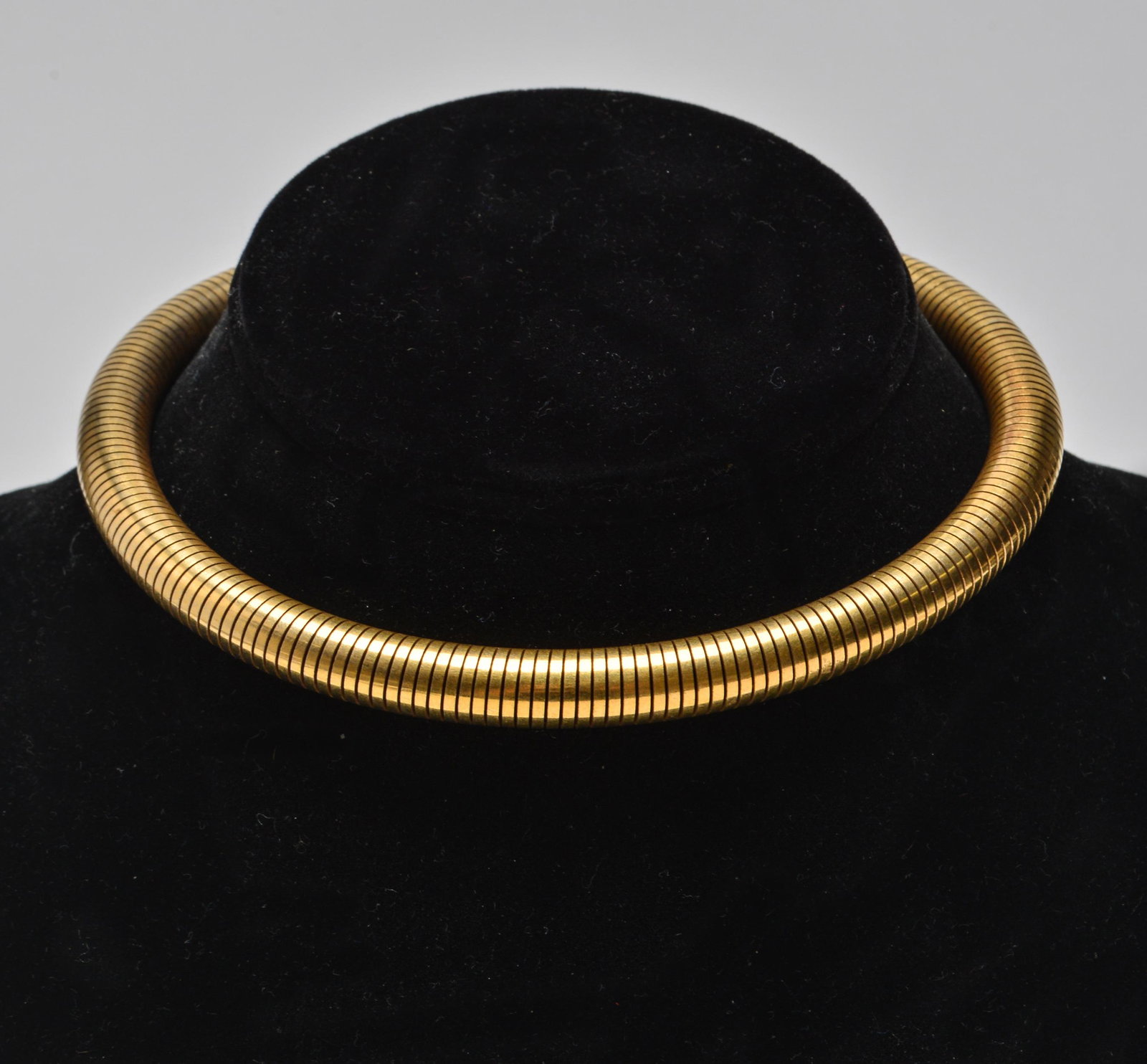 Gold-Tone Flex Choker / Necklace C. 1940.: Gold-tone flex choker / necklace, circa 1940. 13.5" L.