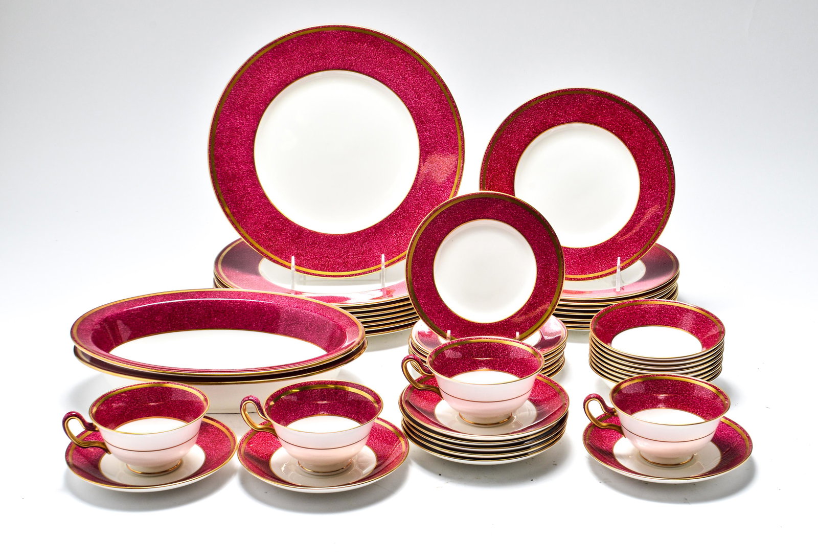 Wedgwood Bone China Pink Svc for 8 Dishes 46 Pcs: Service for eight Wedgwood Bone China mottled pink bands with gold trim, set of dishes, 46 pieces, comprising eight dinner plates, eight salad plates, eight bread plates, eight dessert bowls, eight sa