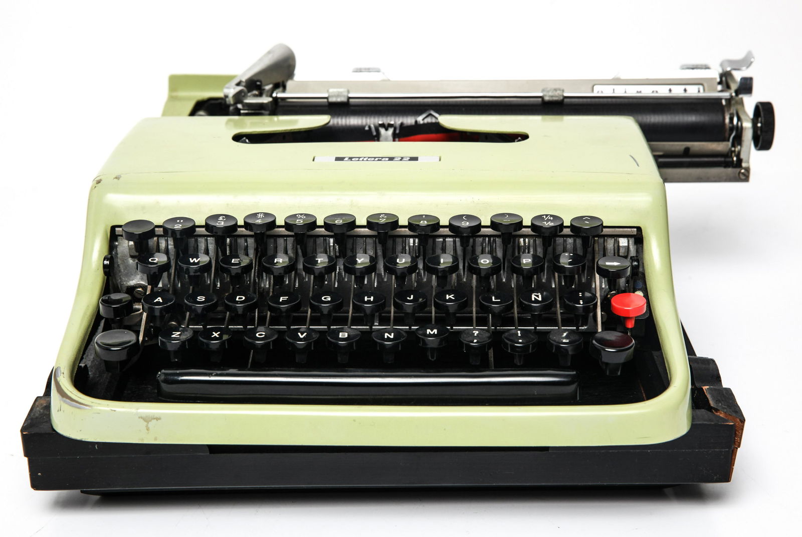 Olivetti Lettera 22 Vintage Typewriter (1 of 11)