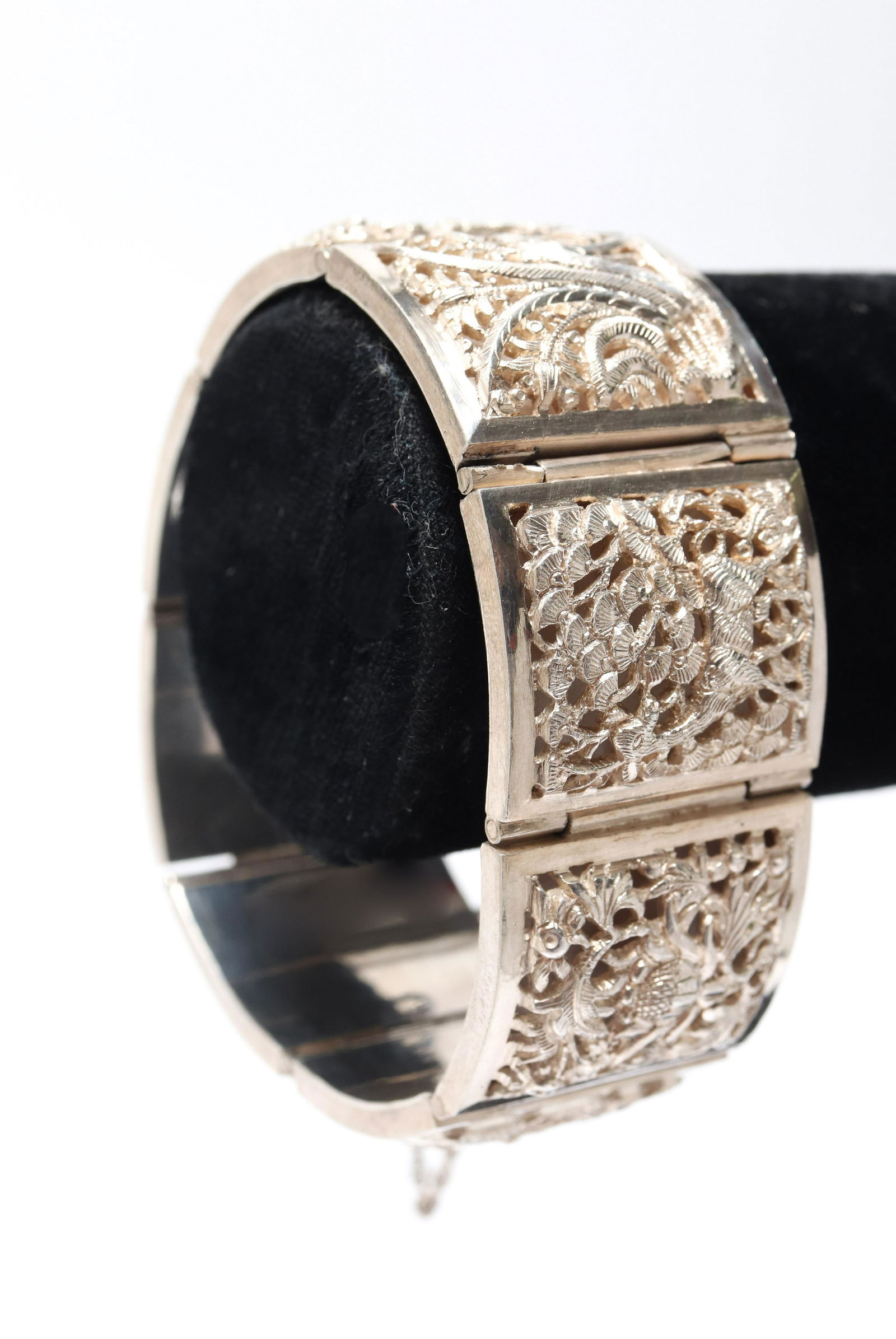 Vintage Chinese Silver Carved Hinged Bracelet (1 of 5)