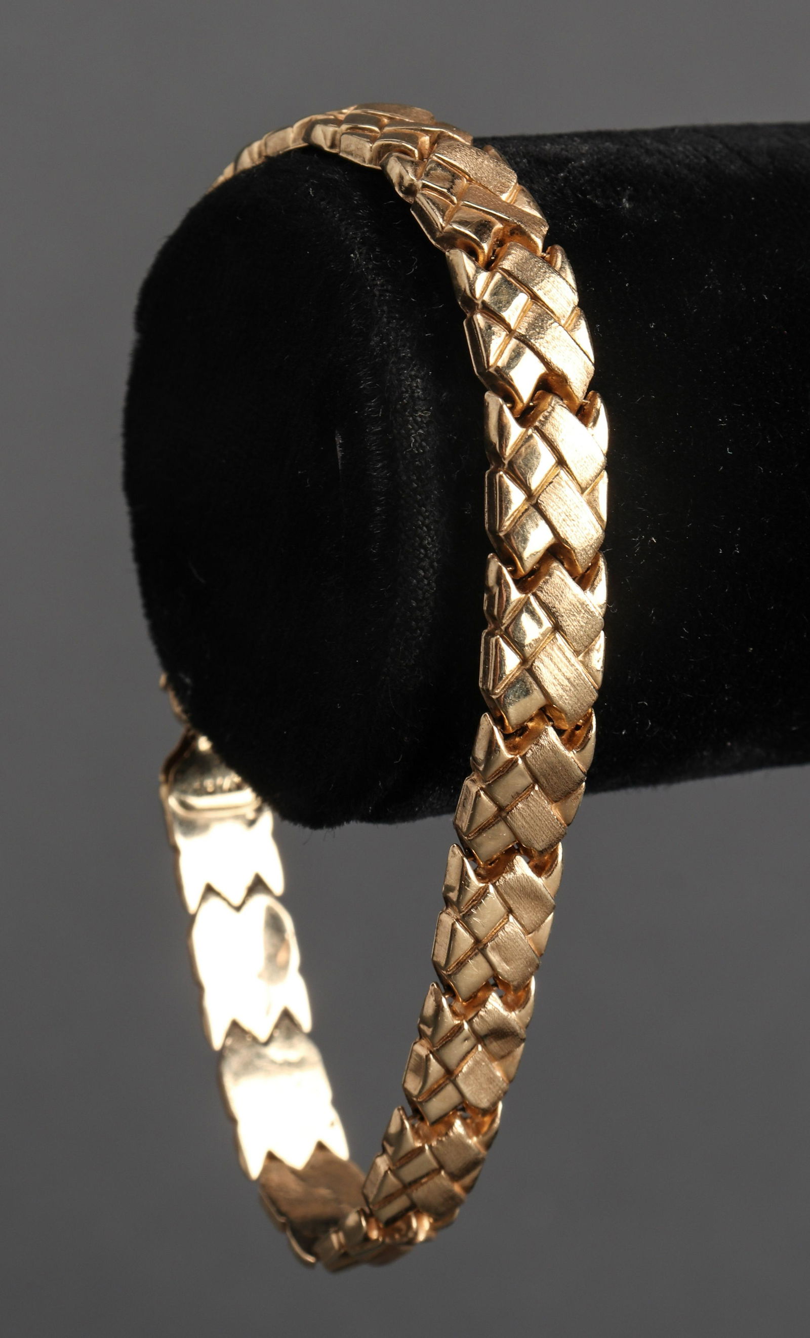 14K Yellow Gold Woven Motif Linked Bracelet (1 of 5)
