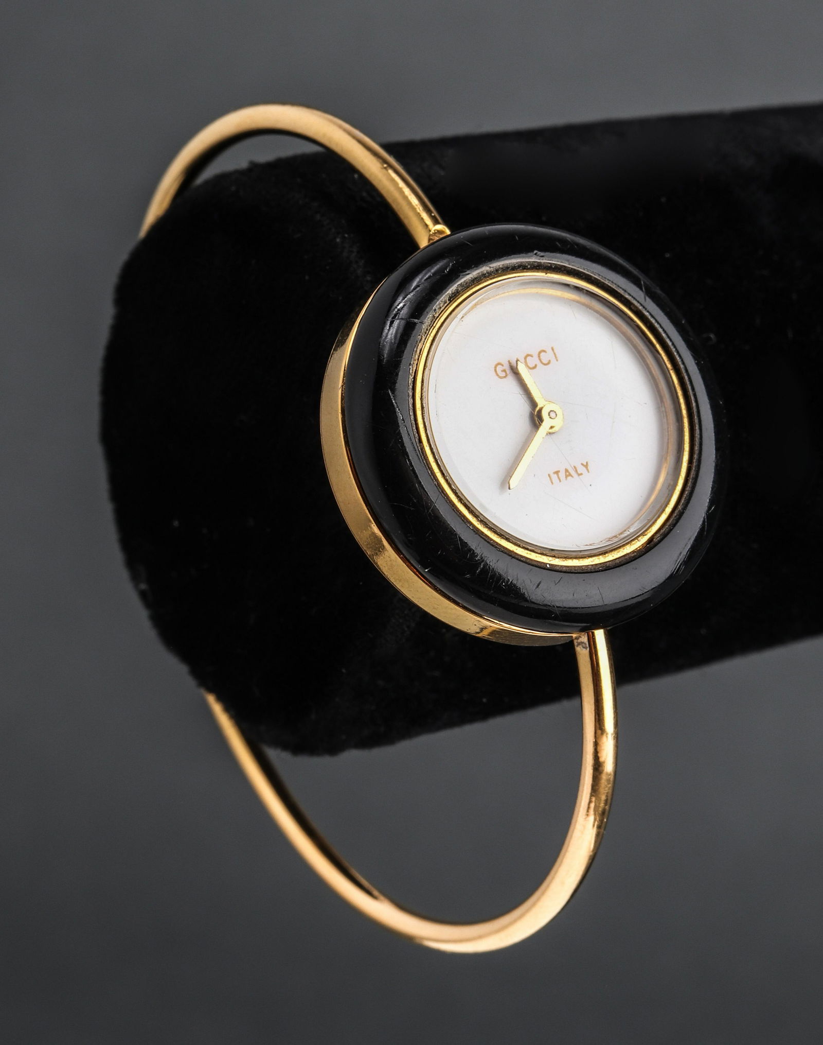 vintage gucci bangle watch