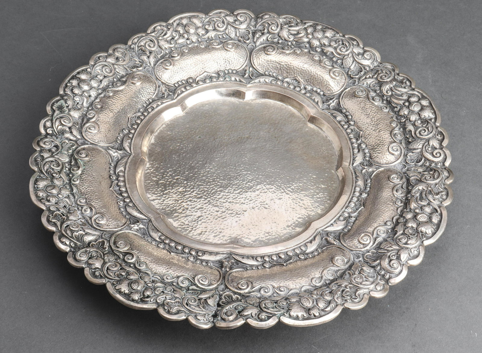 Continental 800 Silver Repousse Footed Tray (1 of 4)