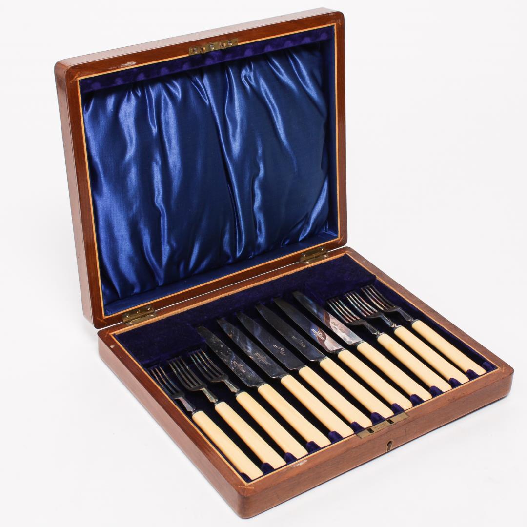 Edwardian Fruit Set, Silver-Plate Cased Flatware (1 of 5)