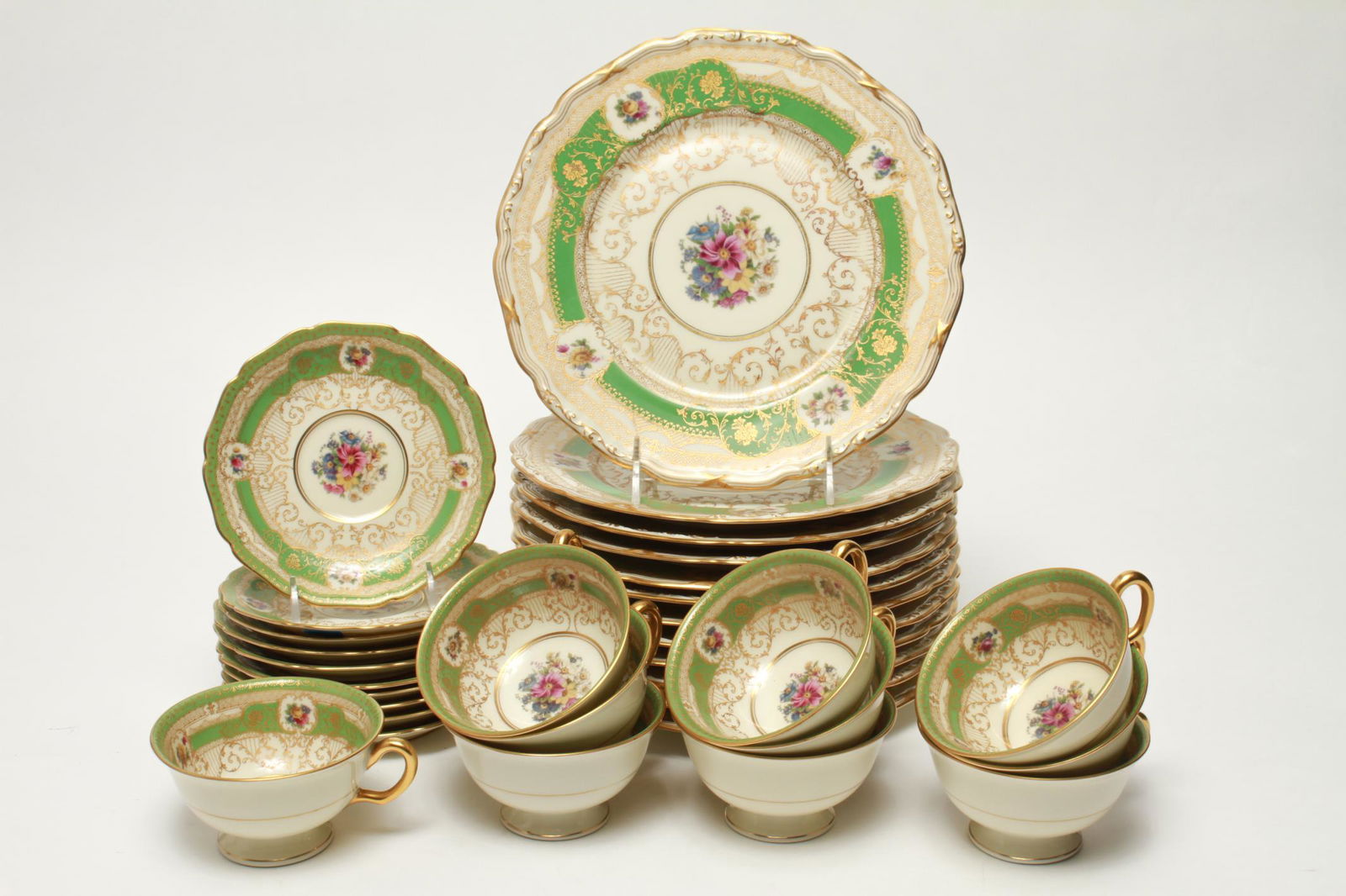 Hohenberg Black Knight Partial Dinner Service, 31 (1 of 16)