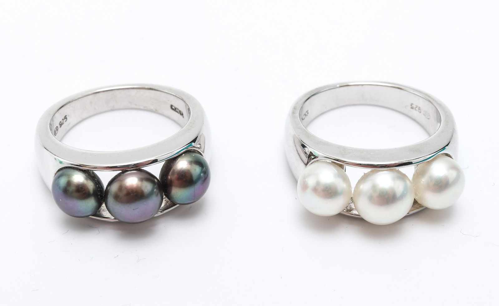 Contemporary Silver Black & White Pearl Ring Set 2 (1 of 5)