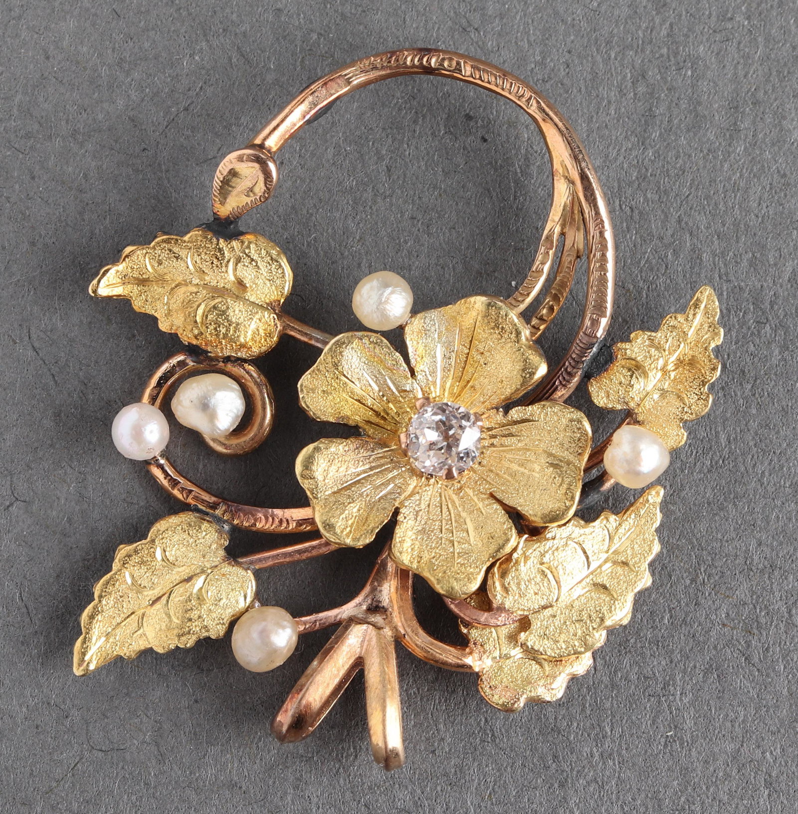 10K Yellow & Rose Gold Diamond Pearl Pendant: Edwardian 10K yellow gold and rose gold diamond and pearl floral motif pendant, comprising of one old miner's-cut diamond, approx: 0.10cttw., color: H, clariy: SI2., and five seed pearls 1.06"L x 1.0"