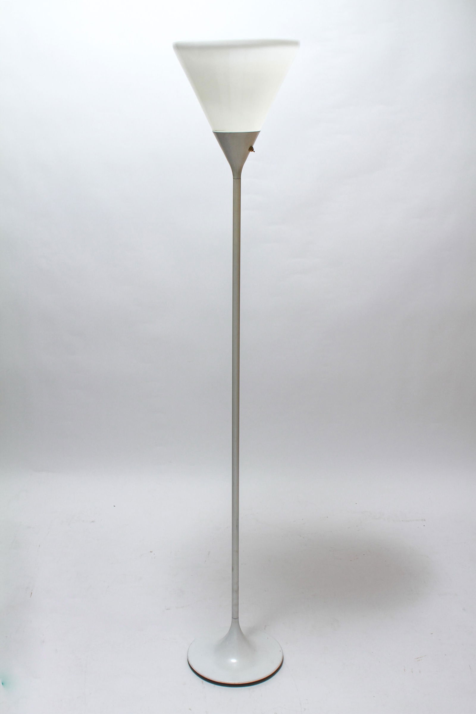 Laurel Manner White Metal Floor Lamp (1 of 4)