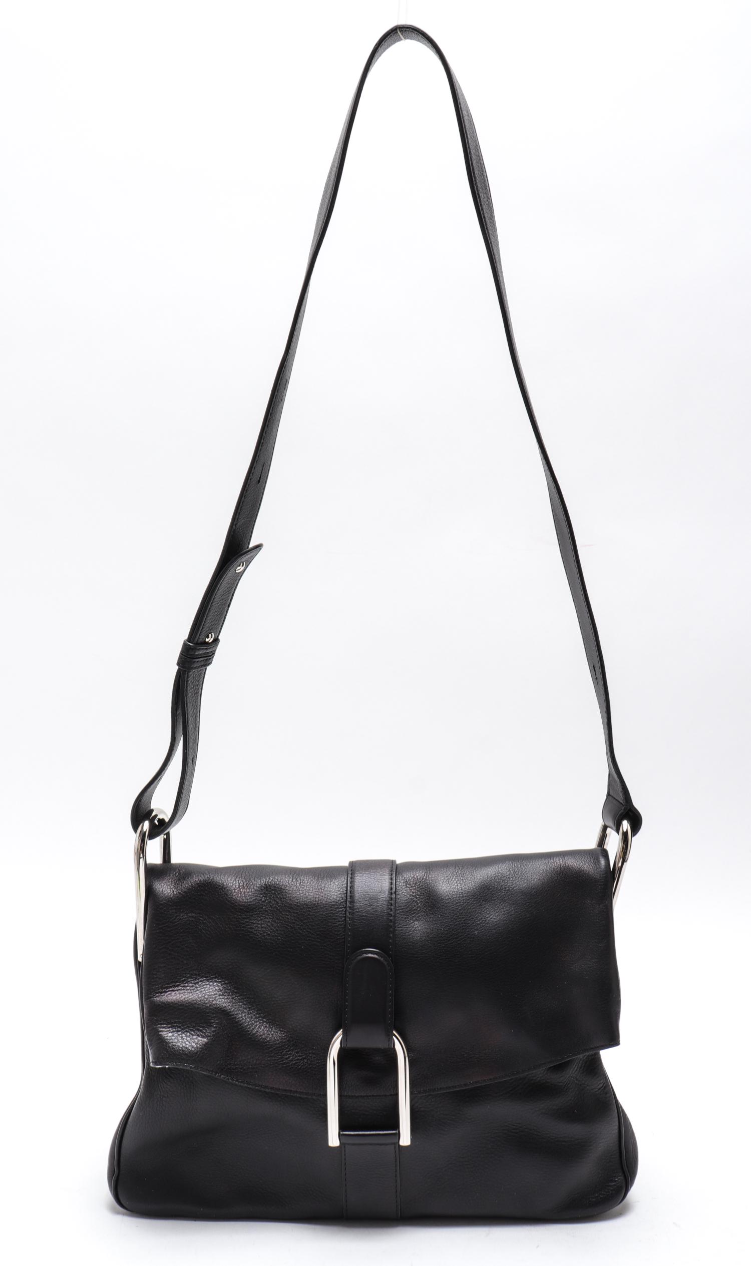 Delvaux Bruxelles Leather Handbag: Delvaux convertible leather handbag / tote with fold-over loop closure, exterior zipper compartment, additional zipper opening, maker's blind stamp "Delvaux Bruxelles Modele Depose" to interior. 8" H 