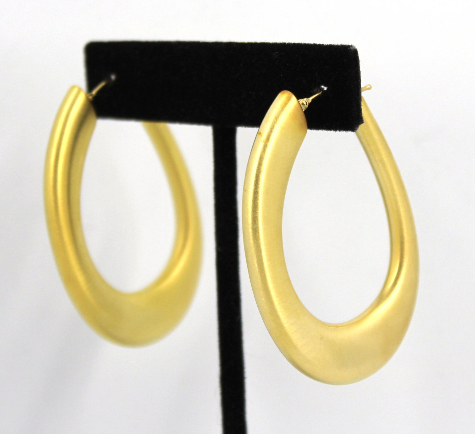 Milor Designer 14K Yellow Gold Oval Hoop Earrings (1 of 4)