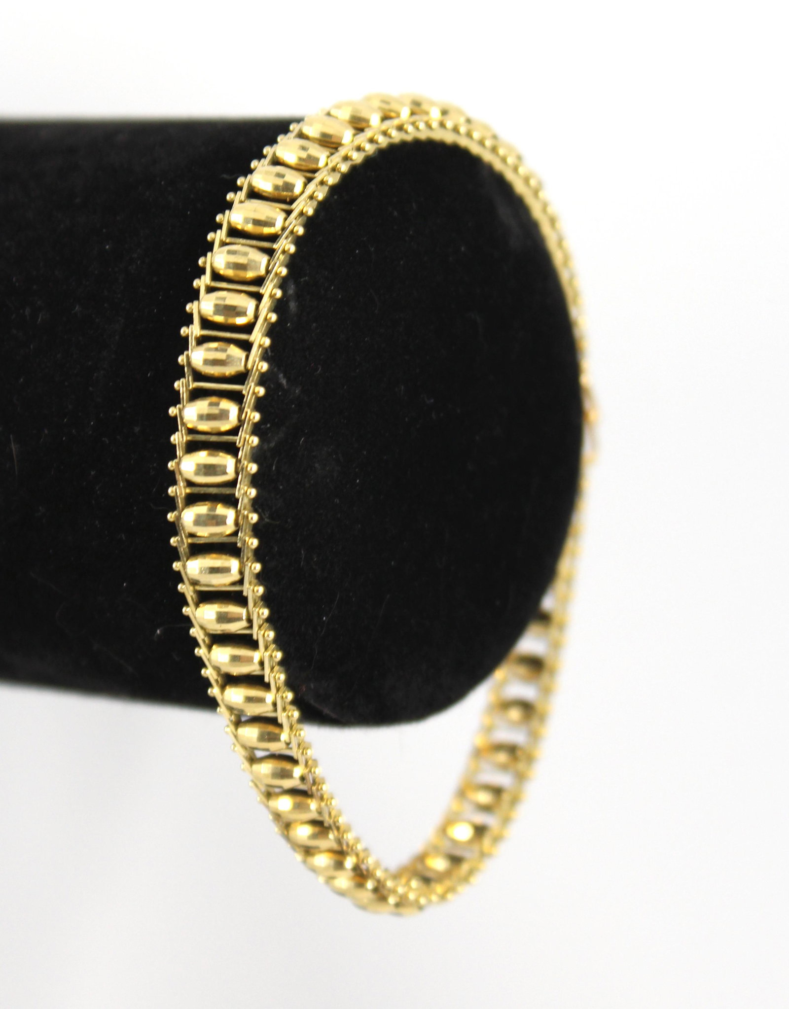 Vintage 14K Yellow Gold Barrel Bead Link Bracelet: Vintage modern 14K yellow gold chain link bracelet with barrel beaded center and open box clasp with side safety latch, marked "14K." 7.5" L x 0.25" W. Approx: 5.5 dwt.