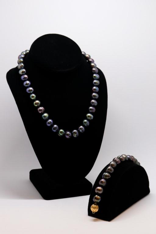 Peacock Freshwater Black Pearl Necklace & Bracelet (1 of 10)
