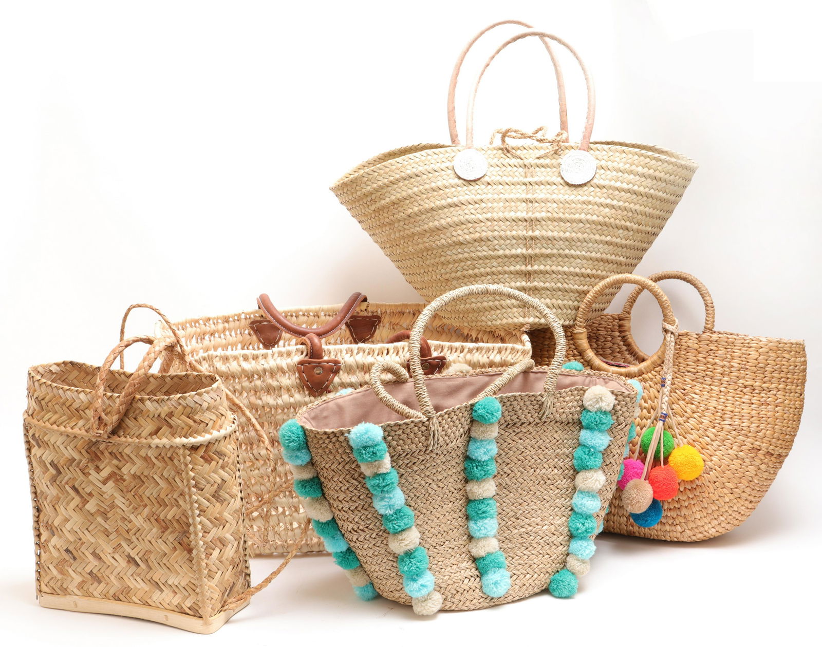 Assortment of Straw & Other Beach Bags, 5 Pcs. (1 of 7)