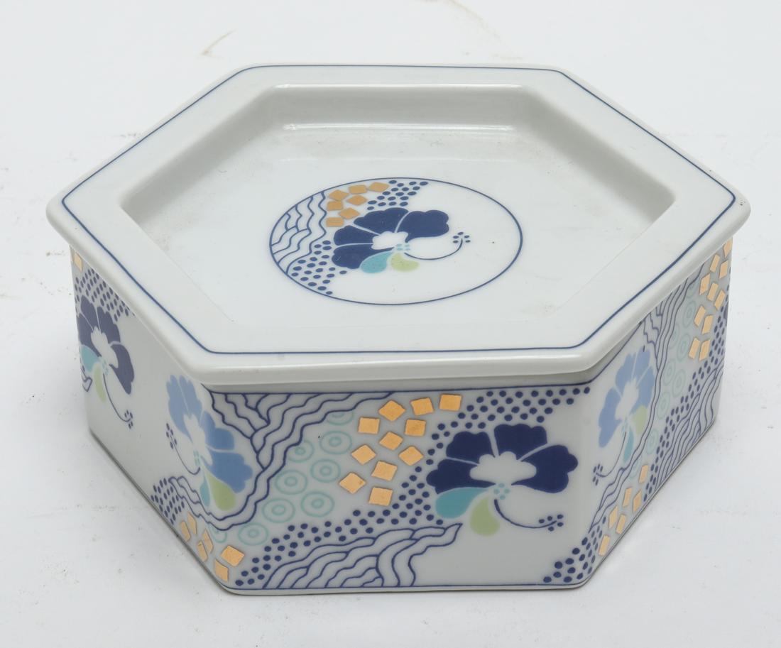 Bing & Grondahl Danish Porcelain Trinket Box: Brong & Grondahl Danish porcelain trinket or jewelry box, hexagonal form with modern stylized flower decoration, marked underside: "Kongelig Hofleverandor Copenhagen Porcelain Bing & Grondahl / Design