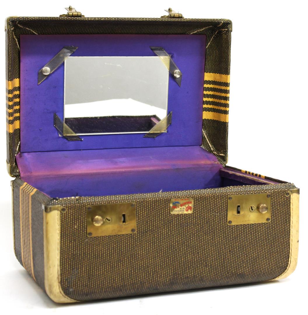 Vintage "Paul Bunyan Multnomah Air Luggage" Case (1 of 5)