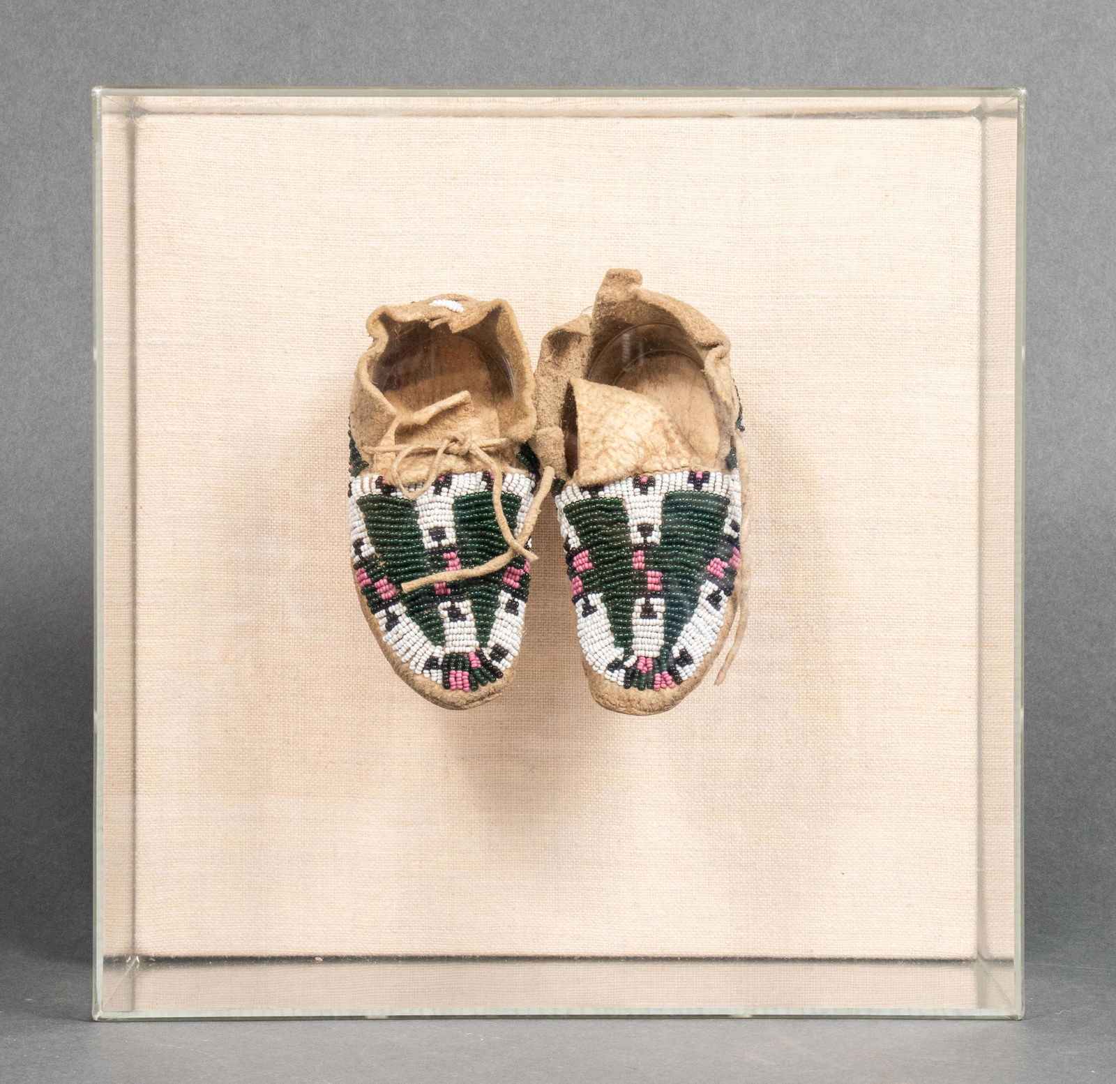 Arapaho American Indian Baby's Mocassins, 19th C (1 of 5)