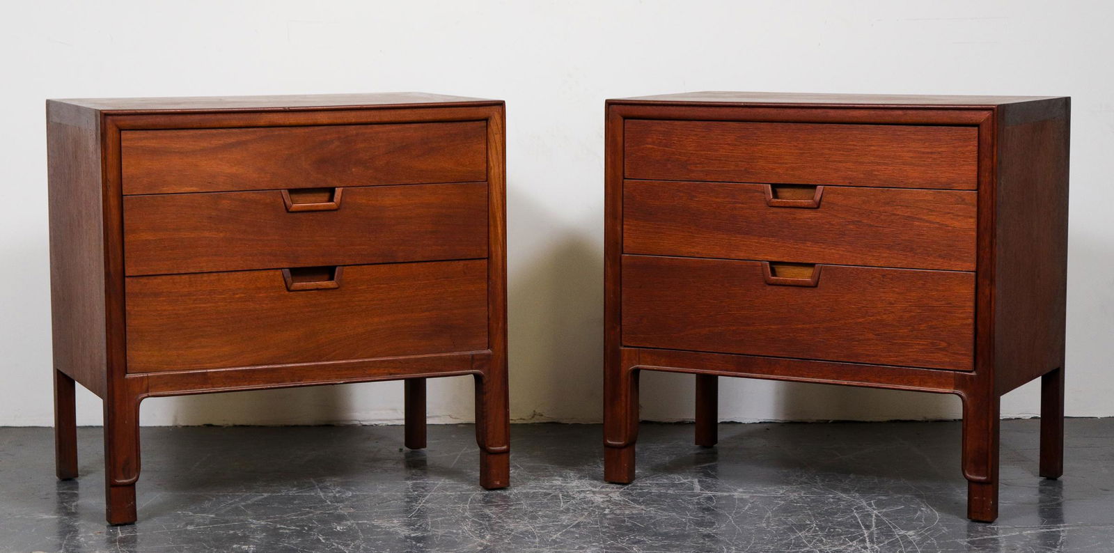 John Stuart Mid-Century Modern Nightstands, Pair (1 of 12)