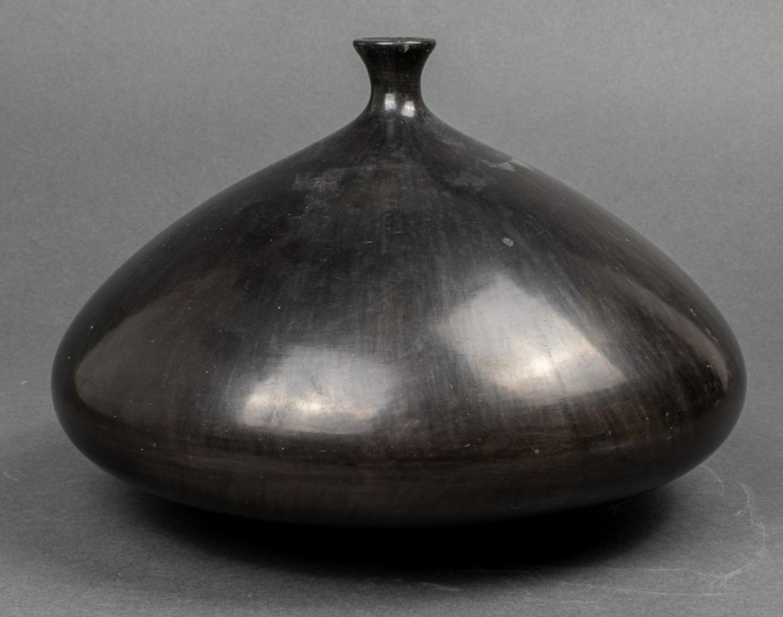 Gio Ponti & Carlo Alberto Rossi Bucchero Vase (1 of 5)