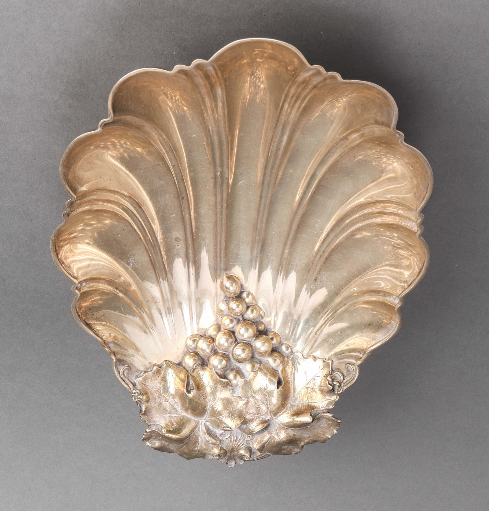Whiting Silver Grape & Vine Motif Shell Form Bowl (1 of 4)