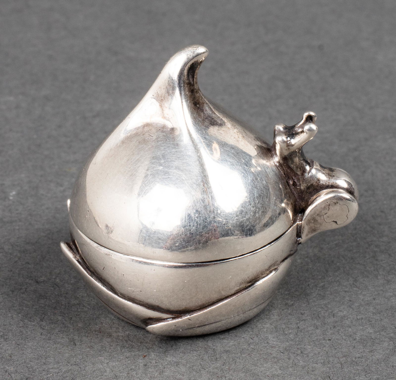 Sterling Silver Pillbox With Snail Detail (1 of 9)