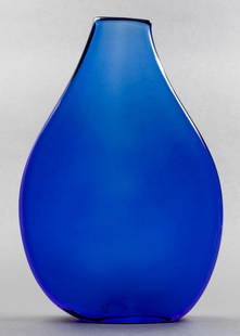 Cenedese "Inciso" Italian Modern Glass Sculpture: Simone Cenedese Italian modern "Inciso" large glass sculpture, blue vasiform slab, signed "Simone Cenedese Murano" at base. 19" H x 12.5" W x 2.25" D.