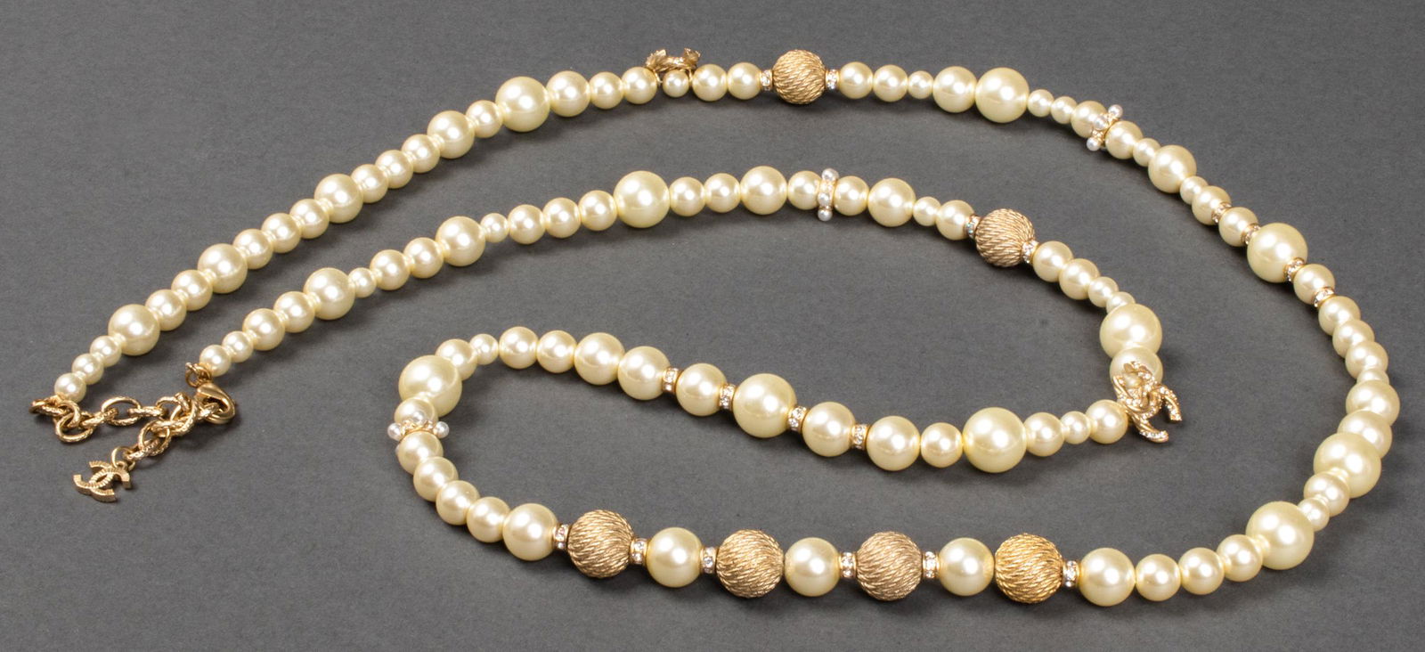 Chanel Faux Pearl And Gold Tone Necklace (1 of 7)