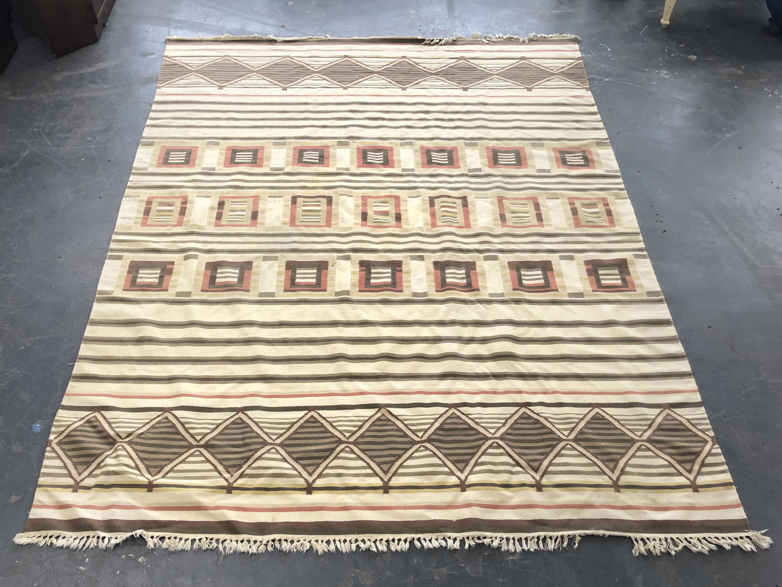 Geometric Woven Carpet 11' 7" x 8' 11" (1 of 5)