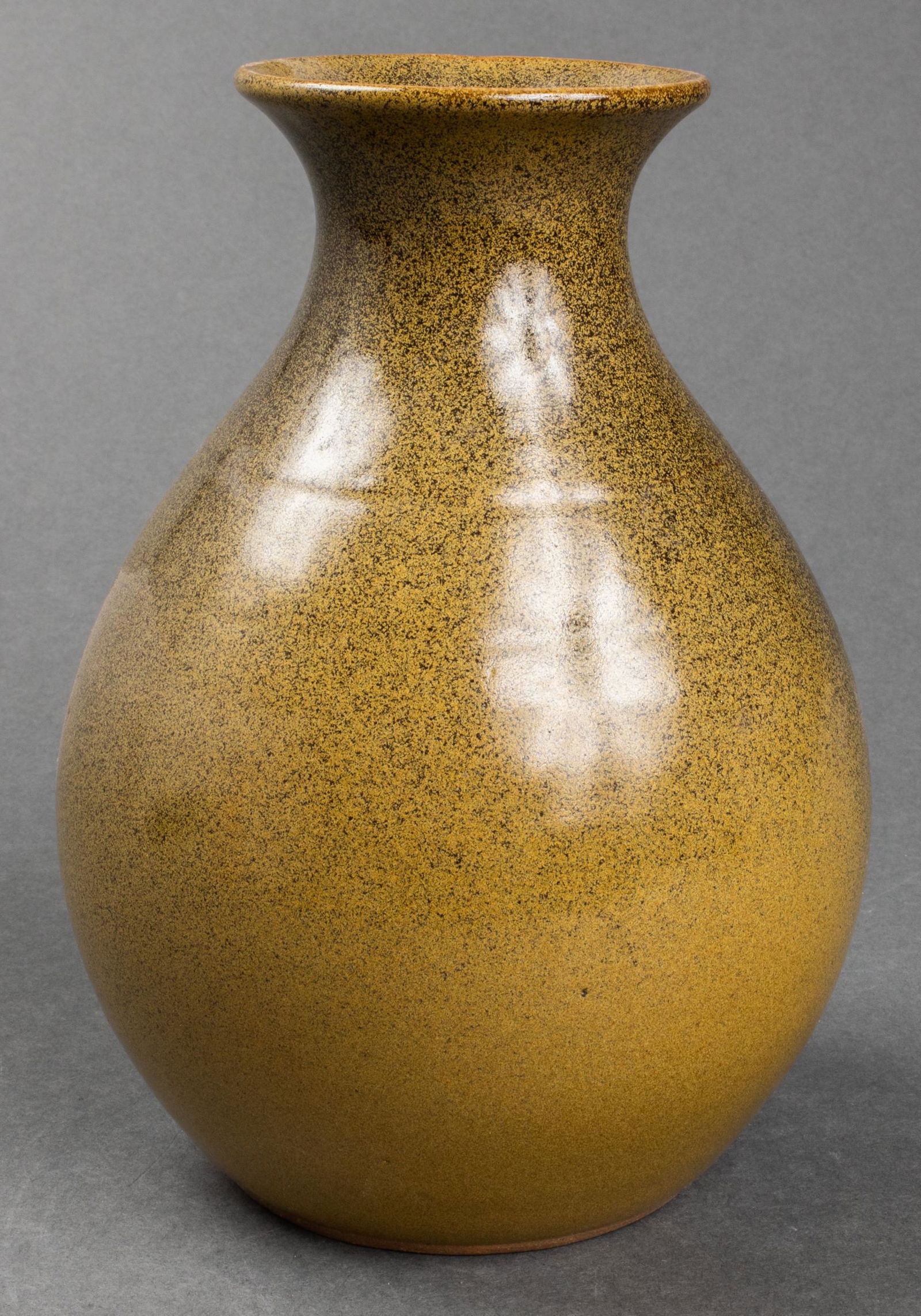 Jugtown Ware Pottery Bulbous Shaped Vase, 1975 (1 of 5)