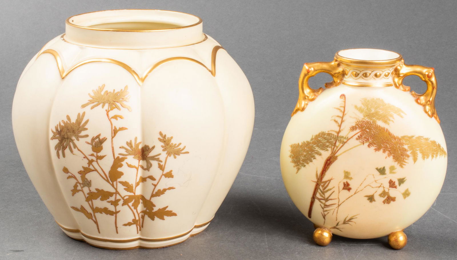 English Royal Worcester Porcelain Vases, 2 (1 of 7)