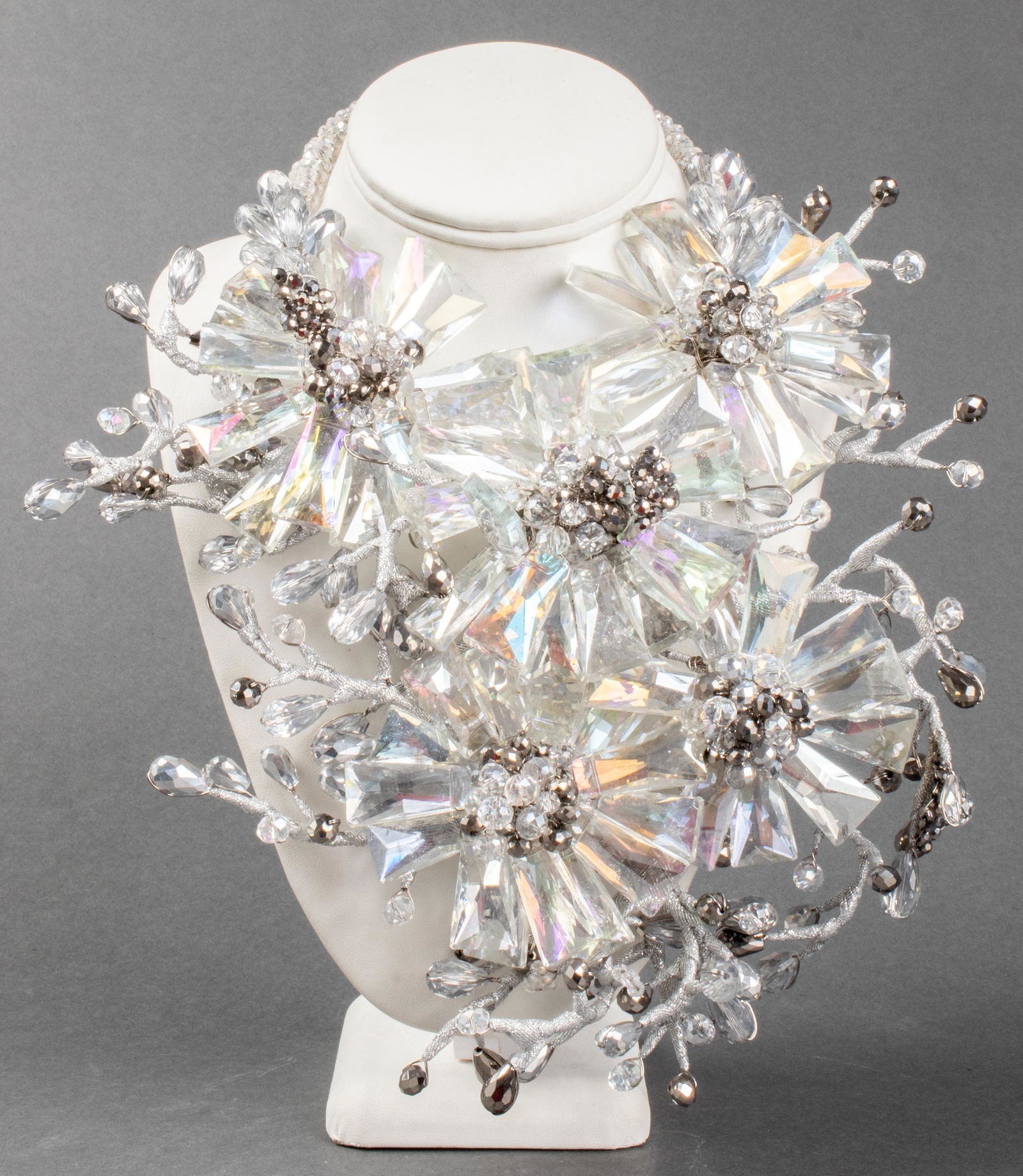 Vilaiwan Lucite & Beaded Flower Necklace (1 of 6)