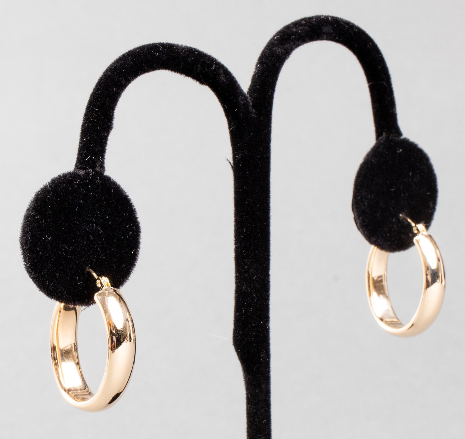 14K Yellow Gold Oval Hoop Earrings (1 of 3)
