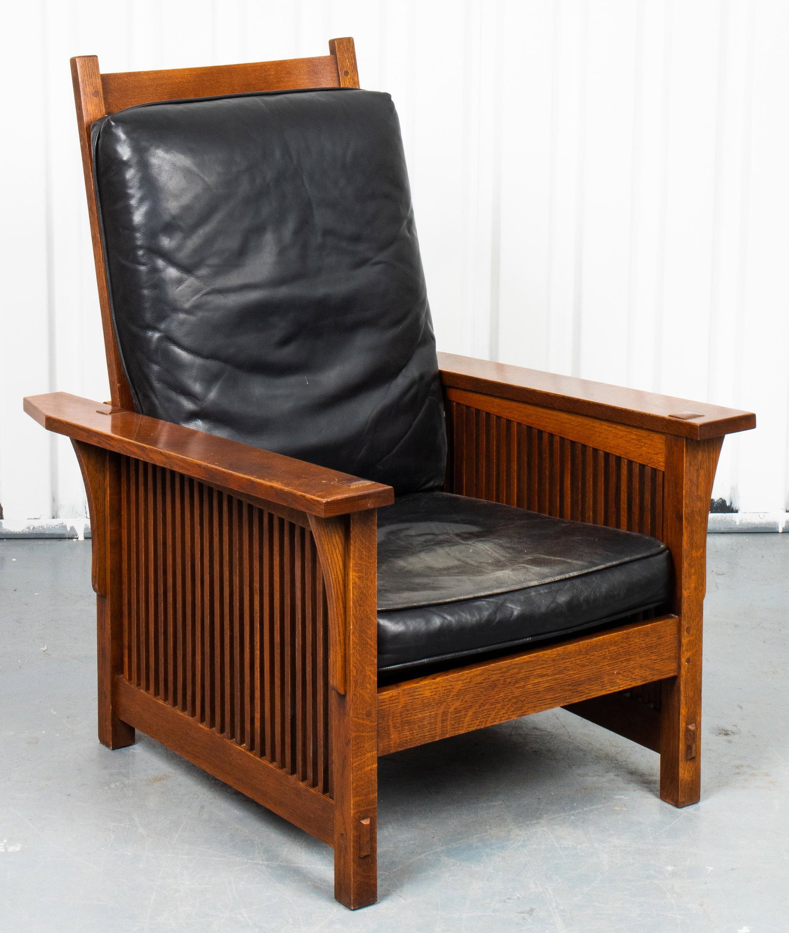 L & JG Stickley "Model #367" Spindle Morris Chair: L. & J.G. Stickley oak spindle Morris chair, model # 367, Arts and Crafts / Mission form, with corbel supports under each arm, thru-tenon construction, black leatherette seat and back cushion, undersi
