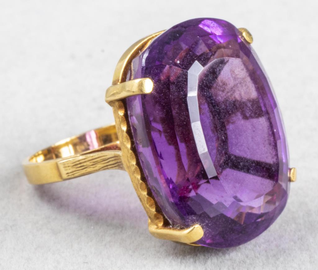 Vintage 18K Yellow Gold Oval Amethyst Ring (1 of 5)