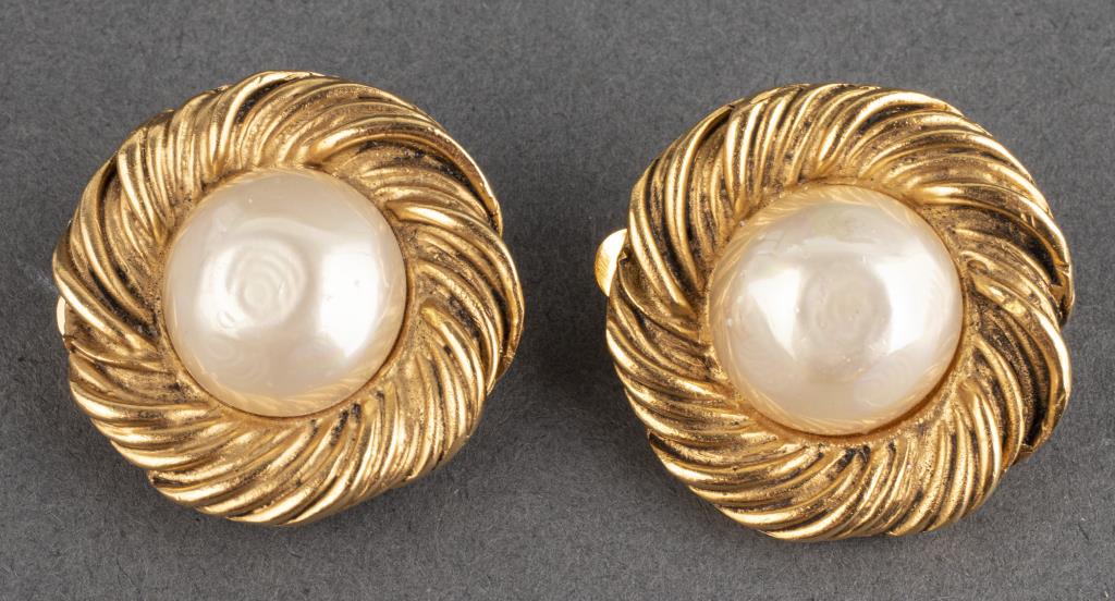 Vintage Chanel Faux Baroque Pearl Earrings, Pair (1 of 4)