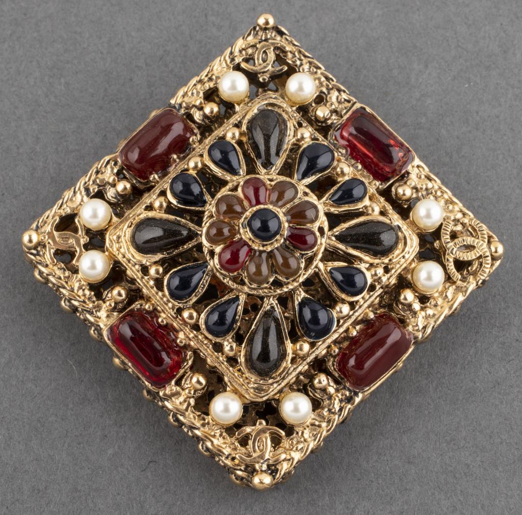 Vintage Chanel Gripoix And Faux Pearl Brooch (1 of 8)