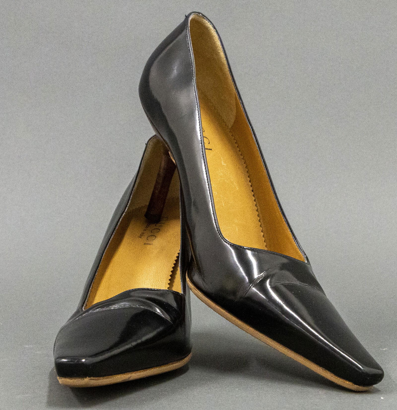Gucci Women's Black Leather Pumps, Pair (1 of 5)