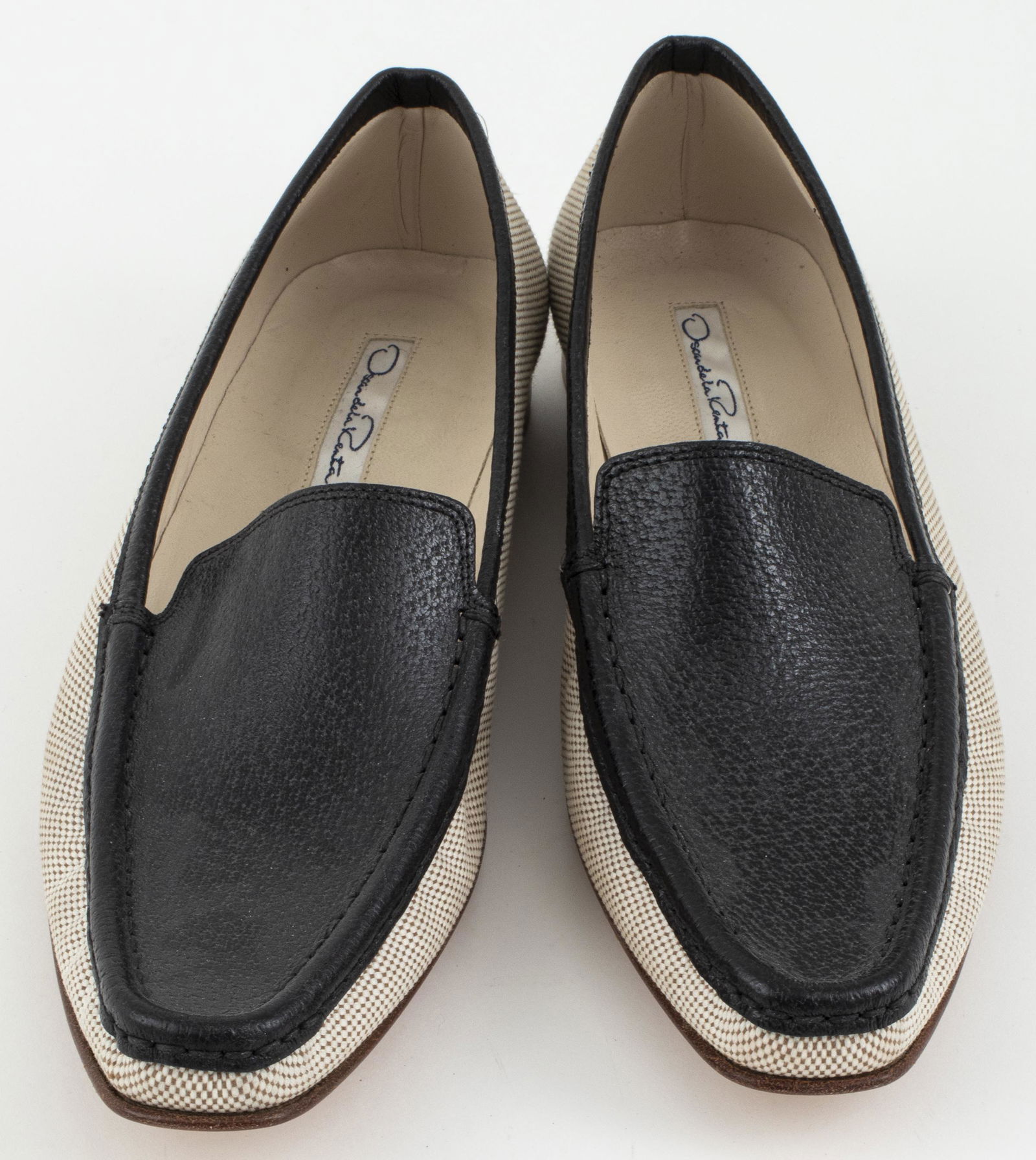Oscar de al Renta Women's Loafer, Size 39: Women's Italian-made leather and cloth pointy toe loafer with a stacked wooden heel. Minor signs of wear noted.