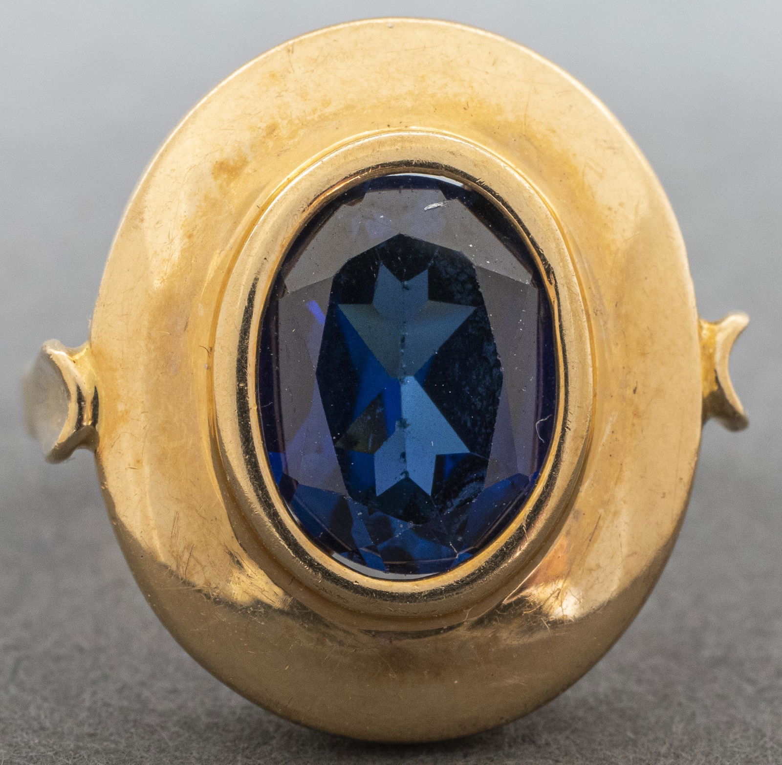 Vintage 14K Yellow Gold & Oval Sapphire Ring (1 of 8)