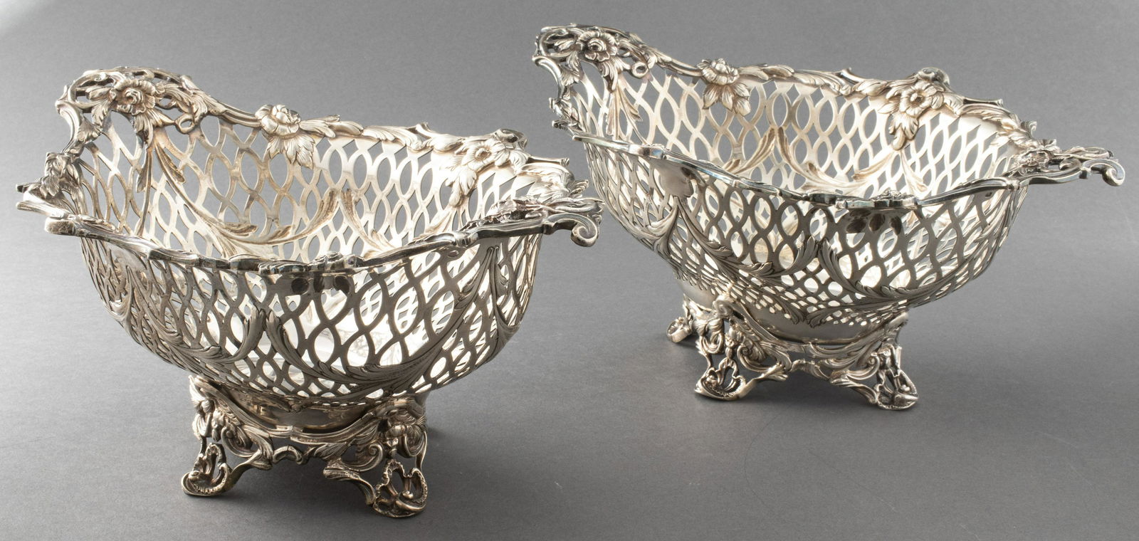 William Comyns English Silver Centerpiece Bowls Pr (1 of 7)