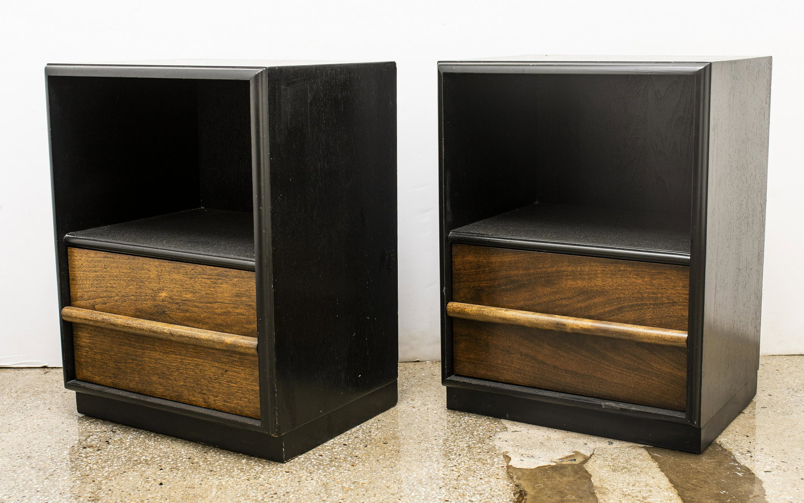 Robsjohn-Gibbings for Widdicomb Nightstands, Pair (1 of 9)