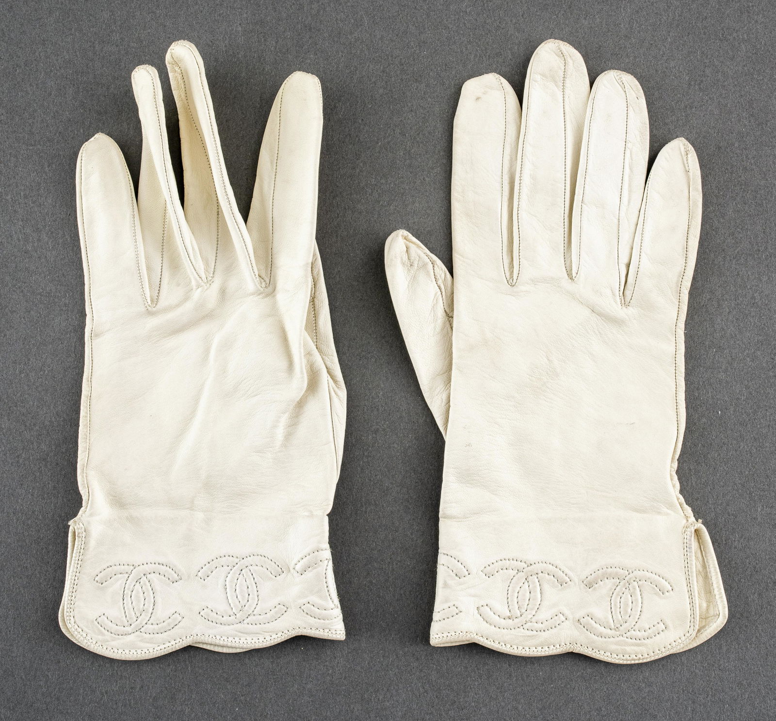 Chanel White Leather Vintage Gloves (1 of 8)