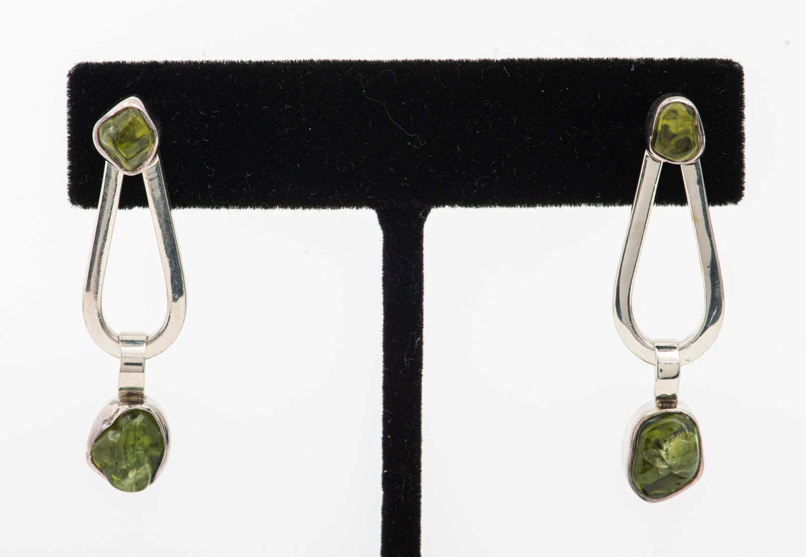Lilly Barrack Silver Peridot Drop Earrings (1 of 5)