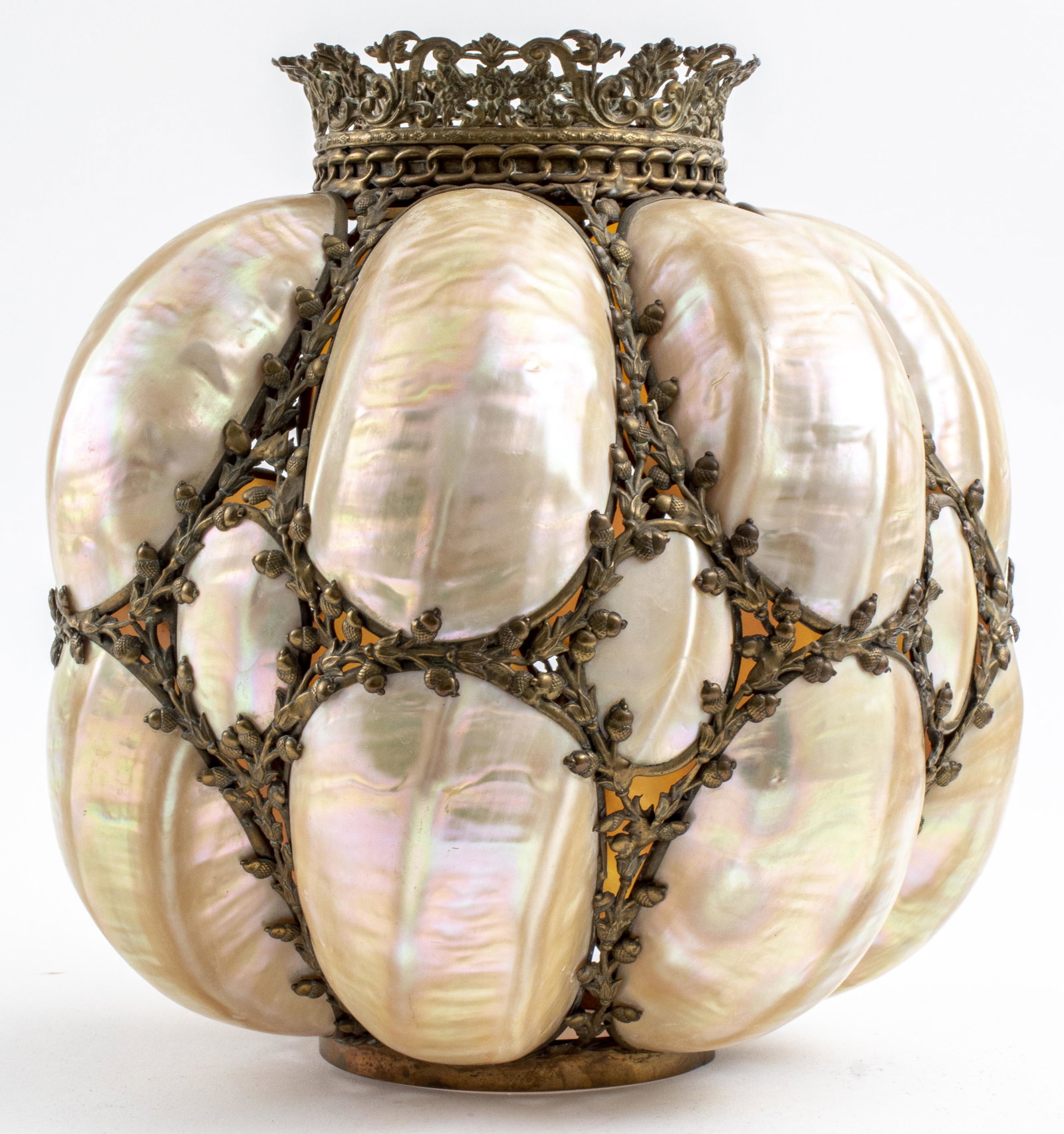 Bradley & Hubbard Mother of Pearl Lamp Shade (1 of 14)